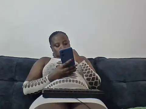 Snapshot of remmy_luna2 chatting on 31, 5, 2026 remmy luna2 online show from 31, 5, 2026