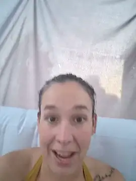 adelinegirly online show from 4, 8, 2026