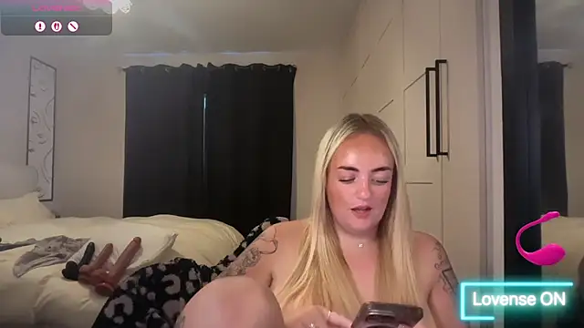 CurvyWetWife online show from 13, 6, 2026