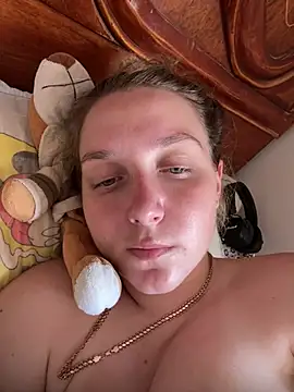 Snapshot of Loulou_fck chatting on 6, 7, 2026 Loulou fck online show from 6, 7, 2026