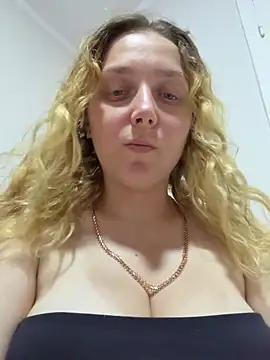 Snapshot of Loulou_fck chatting on 8, 7, 2026 Loulou fck online show from 8, 7, 2026