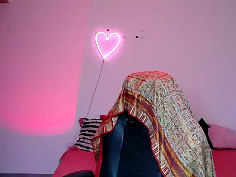 nyxie bloom online show from 25, 5, 2026