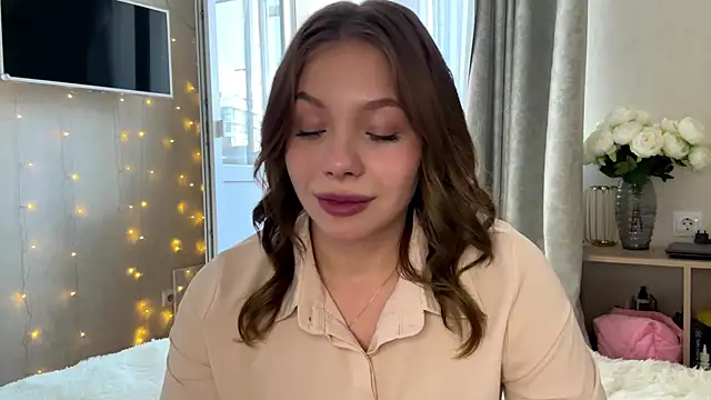 Lia be mine online show from 13, 6, 2026