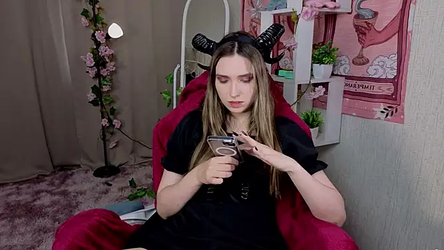 Snapshot of NocturneHuntress chatting on 22, 6, 2026 NocturneHuntress online show from 22, 6, 2026