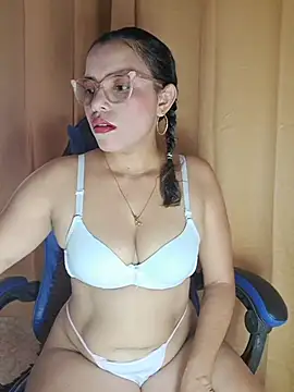 Estrella em online show from 3, 7, 2026