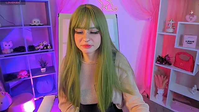 YunaLeaf online show from 25, 5, 2026