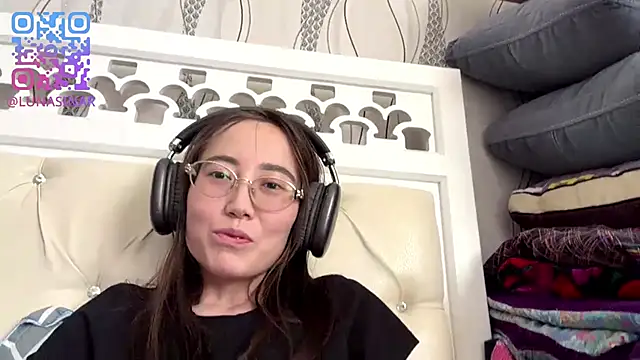 VickieTrudo online show from 13, 6, 2026