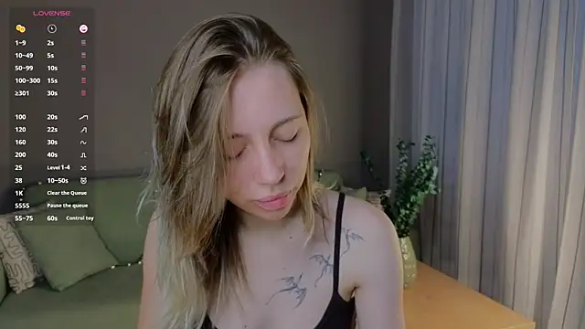 Snapshot of BlondeKelly chatting on 4, 7, 2026 BlondeKelly online show from 4, 7, 2026