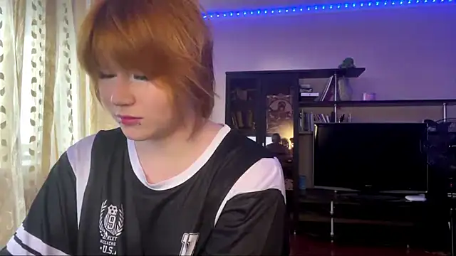 Snapshot of HelloKinki chatting on 8, 6, 2026 HelloKinki online show from 8, 6, 2026