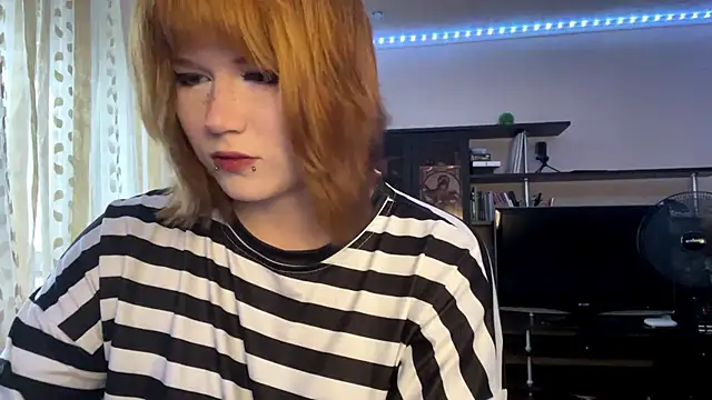 Snapshot of HelloKinki chatting on 19, 6, 2026 HelloKinki online show from 19, 6, 2026