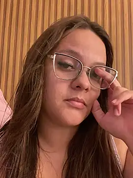 Snapshot of Laryssinha_69 chatting on 13, 7, 2026 Laryssinha 69 online show from 13, 7, 2026