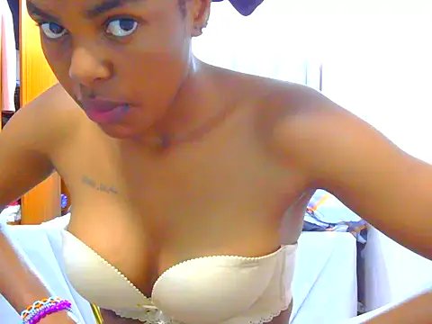 prettysuri22 online show from 7, 6, 2026