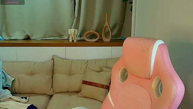 Snapshot of Rose_Desiree chatting on 6, 7, 2026 Rose Desiree online show from 6, 7, 2026