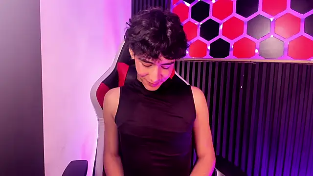 Snapshot of SantyFoxxs chatting on 5, 7, 2026 SantyFoxxs online show from 5, 7, 2026