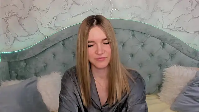 Snapshot of RoxyReignn chatting on 2, 6, 2026 RoxyReignn online show from 2, 6, 2026