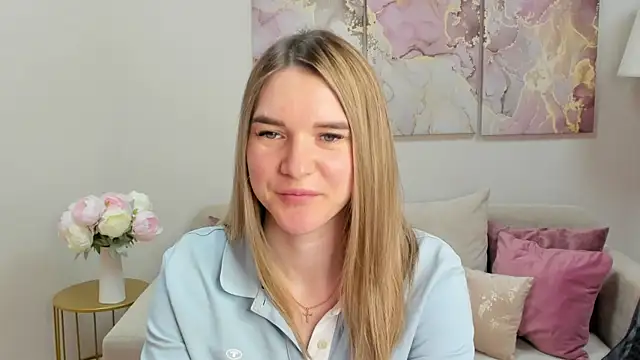 Snapshot of RoxyReignn chatting on 10, 6, 2026 RoxyReignn online show from 10, 6, 2026