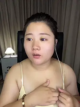 Snapshot of Luckysisi-s chatting on 6, 6, 2026 Luckysisi-s online show from 6, 6, 2026