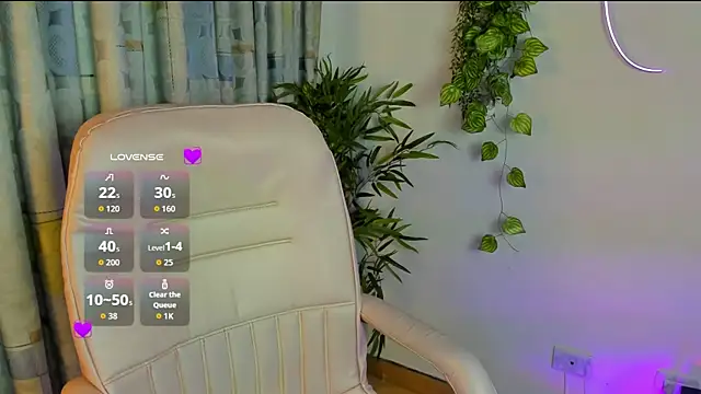 Snapshot of Zoe_Queens chatting on 13, 7, 2026 Zoe Queens online show from 13, 7, 2026