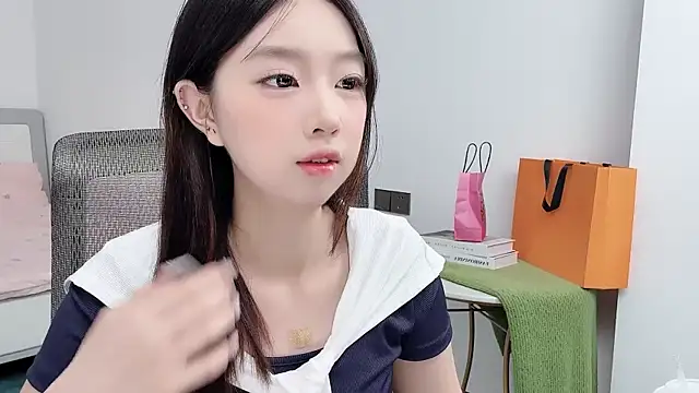 Snapshot of Yoyo33355 chatting on 15, 6, 2026 Yoyo33355 online show from 15, 6, 2026