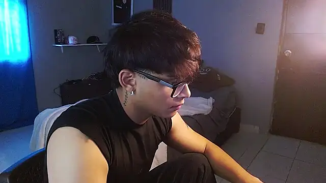 Mr yisuzz online show from 4, 7, 2026