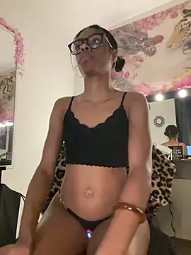 Snapshot of LolaLooney chatting on 1, 8, 2026 LolaLooney online show from 1, 8, 2026