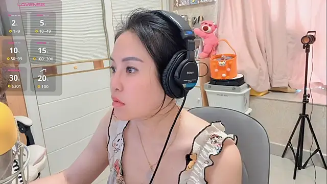 LisaQQQ online show from 31, 5, 2026