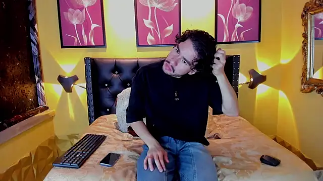 Snapshot of theo_riviera chatting on 28, 5, 2026 theo riviera online show from 28, 5, 2026