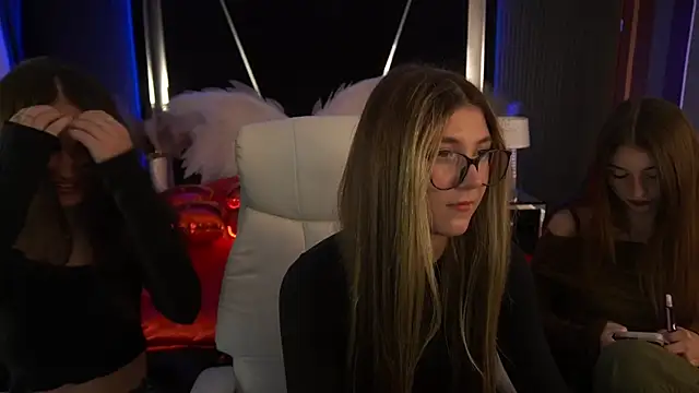 Snapshot of Talia_Blakwood chatting on 19, 6, 2026 Talia Blakwood online show from 19, 6, 2026