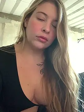 Snapshot of thania_bby chatting on 29, 5, 2026 thania bby online show from 29, 5, 2026