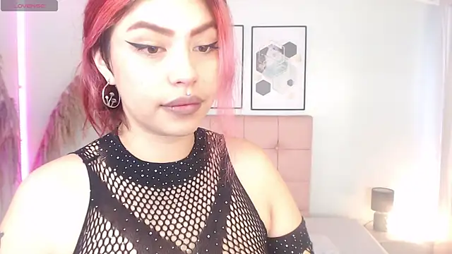 Snapshot of LilMoon_ chatting on 10, 6, 2026 LilMoon online show from 10, 6, 2026