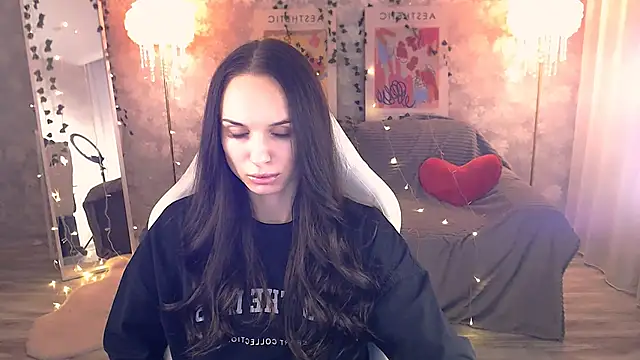 NicoleMerz online show from 10, 6, 2026