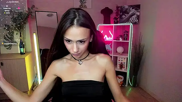 Petite Moly online show from 2, 7, 2026