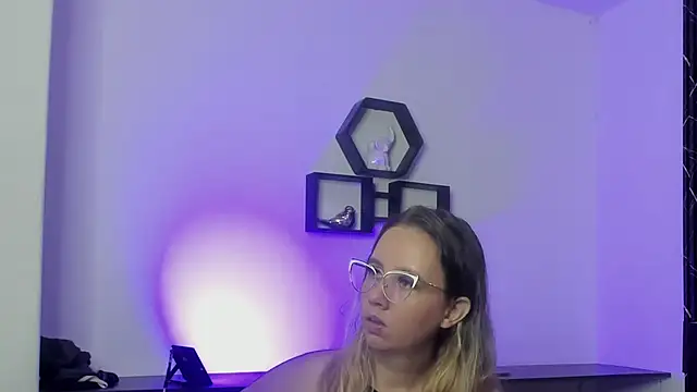 Mia and Erick online show from 4, 7, 2026