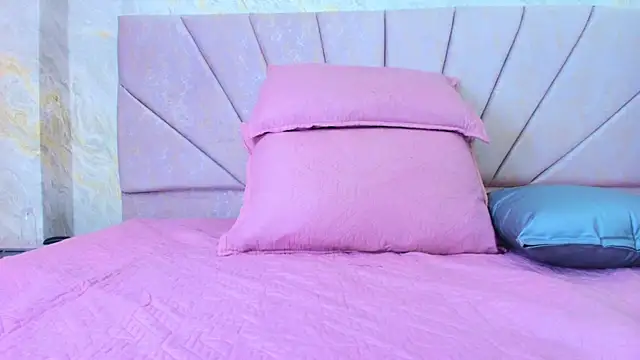 Snapshot of ariana_florez_ chatting on 6, 6, 2026 ariana florez online show from 6, 6, 2026