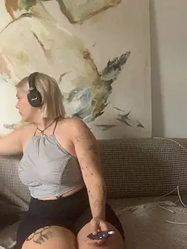 Snapshot of Ella_Bloom chatting on 12, 6, 2026 Ella Bloom online show from 12, 6, 2026