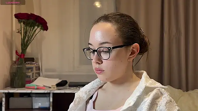 KiraKiss7 online show from 4, 6, 2026