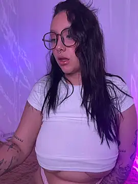Snapshot of mari_bloom chatting on 19, 6, 2026 mari bloom online show from 19, 6, 2026