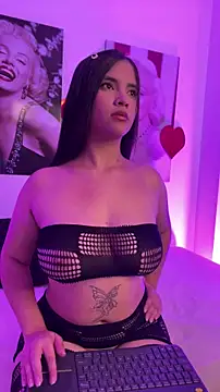 Snapshot of Lara_petit chatting on 14, 6, 2026 Lara petit online show from 14, 6, 2026