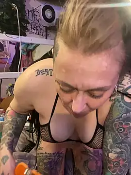 Snapshot of addiashtray chatting on 30, 5, 2026 addiashtray online show from 30, 5, 2026