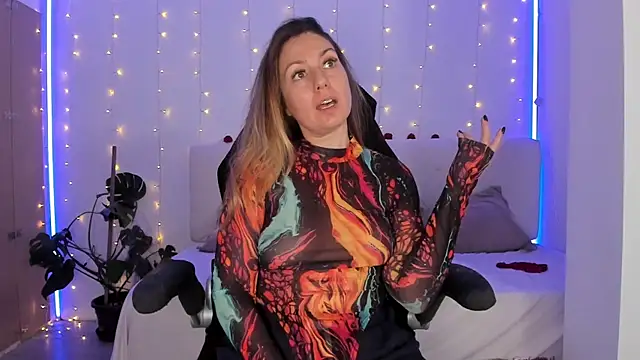 LindaWhite  online show from 2, 12, 2025