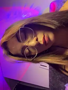 arilynn  online show from 8, 6, 2026