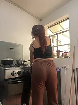 arilynn  online show from 28, 7, 2026