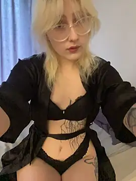 Snapshot of xp_blondie chatting on 12, 6, 2026 xp blondie online show from 12, 6, 2026