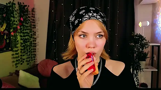 Milena Stasym online show from 16, 6, 2026