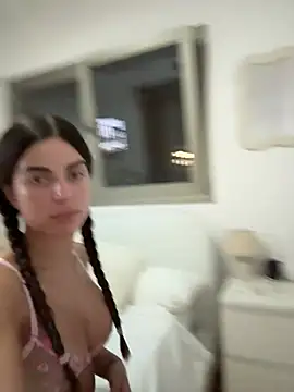 miaabelluccii online show from 8, 7, 2026