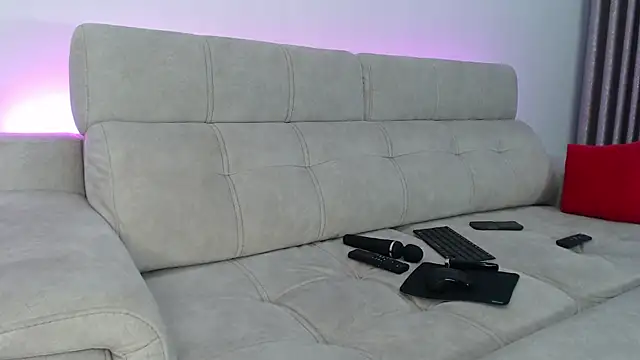 ItsPeachyCurl online show from 4, 8, 2026