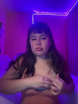 Snapshot of H0oneyBabyyy chatting on 4, 8, 2026 H0oneyBabyyy online show from 4, 8, 2026