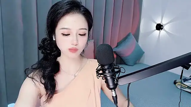 Momo-Wow online show from 14, 7, 2026