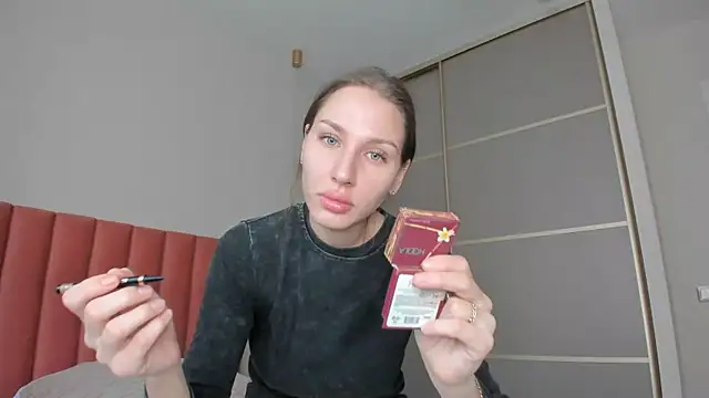 Snapshot of SofiClimbing chatting on 11, 2, 2025 SofiClimbing online show from 11, 2, 2025