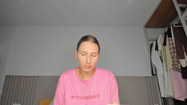 Snapshot of SofiClimbing chatting on 6, 3, 2026 SofiClimbing online show from 6, 3, 2026